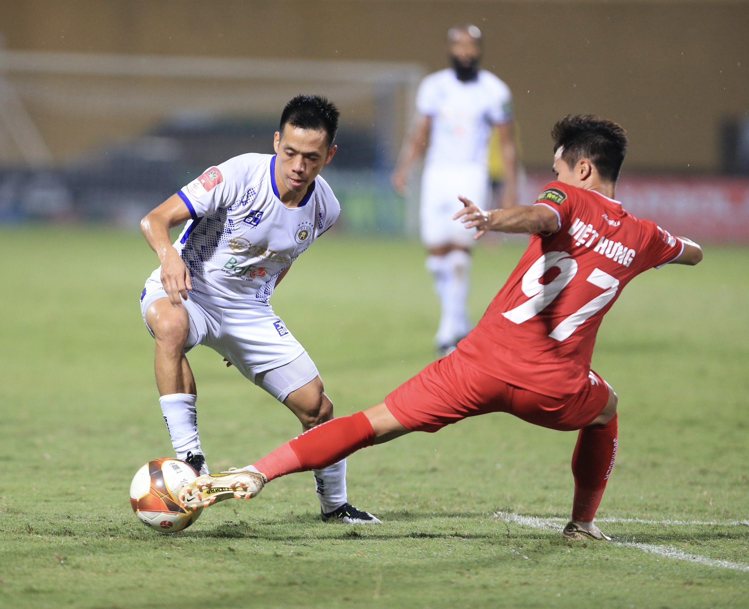 Văn Quyết là cầu thủ có tầm ảnh hưởng lớn nhất đối với thành bại của Hà Nội FC - Ảnh: Minh Tuấn