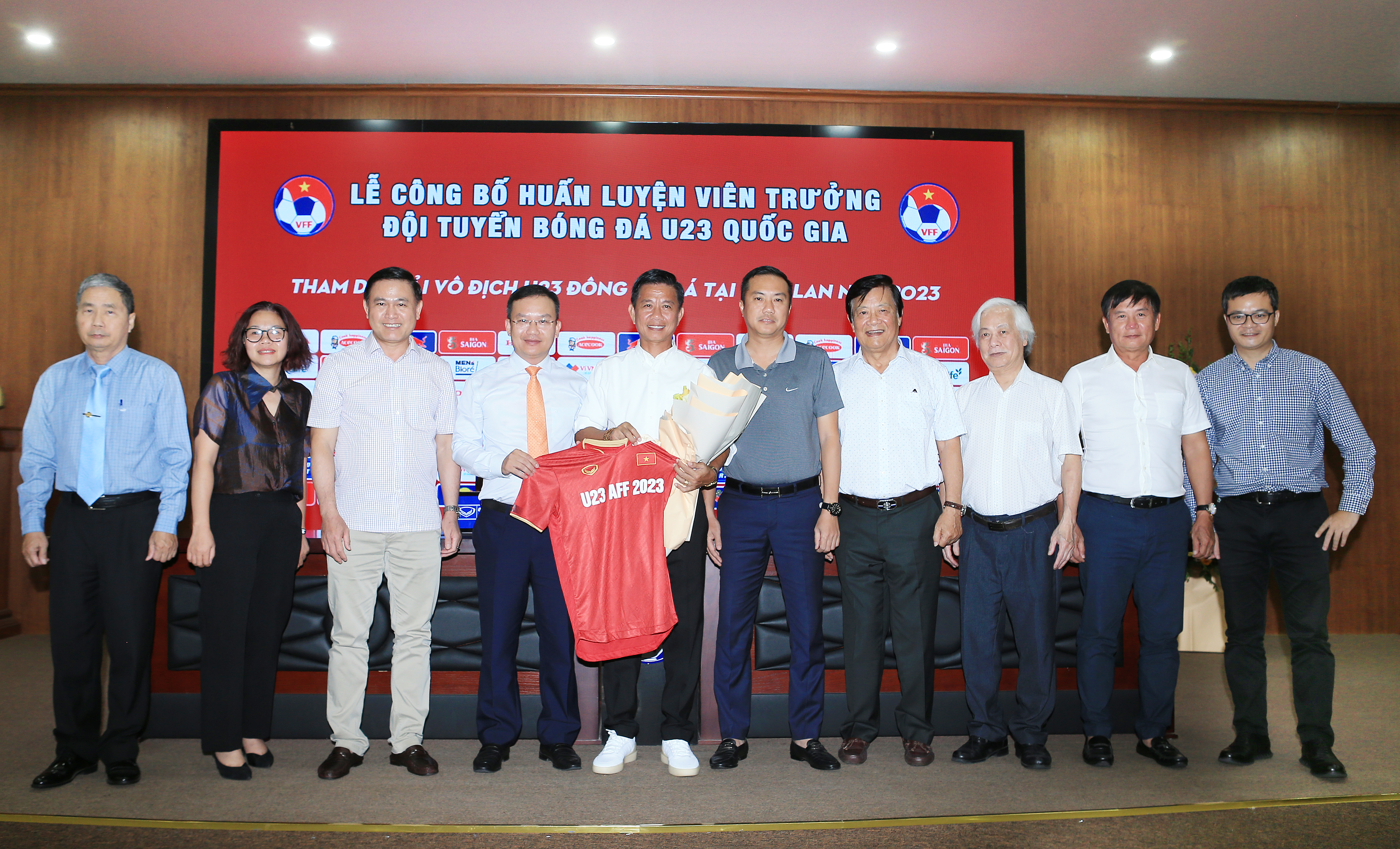 HLV Hoàng Anh Tuấn dẫn dắt U23 Việt Nam tham dự giải U23 Đông Nam Á 2023 và Asiad 2023 - Ảnh: Đức Cường 
