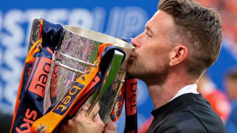 HLV Rob Edwards của Luton Town hay lắm 