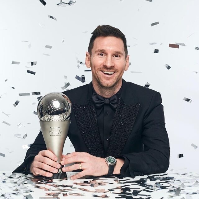 Messi đeo chiếc Patek Philippe Perpetual Calendar 5270P khi nhận giải thưởng cùa FIFA