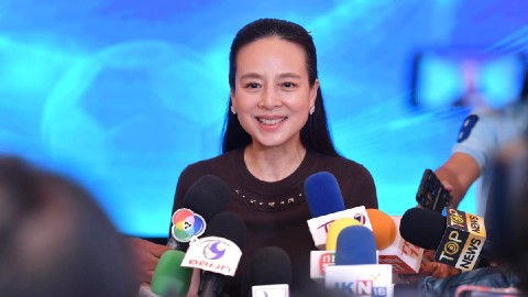 Madam Pang hy sinh đứa con tinh thần vì ghế Chủ tịch LĐBĐ Thái Lan