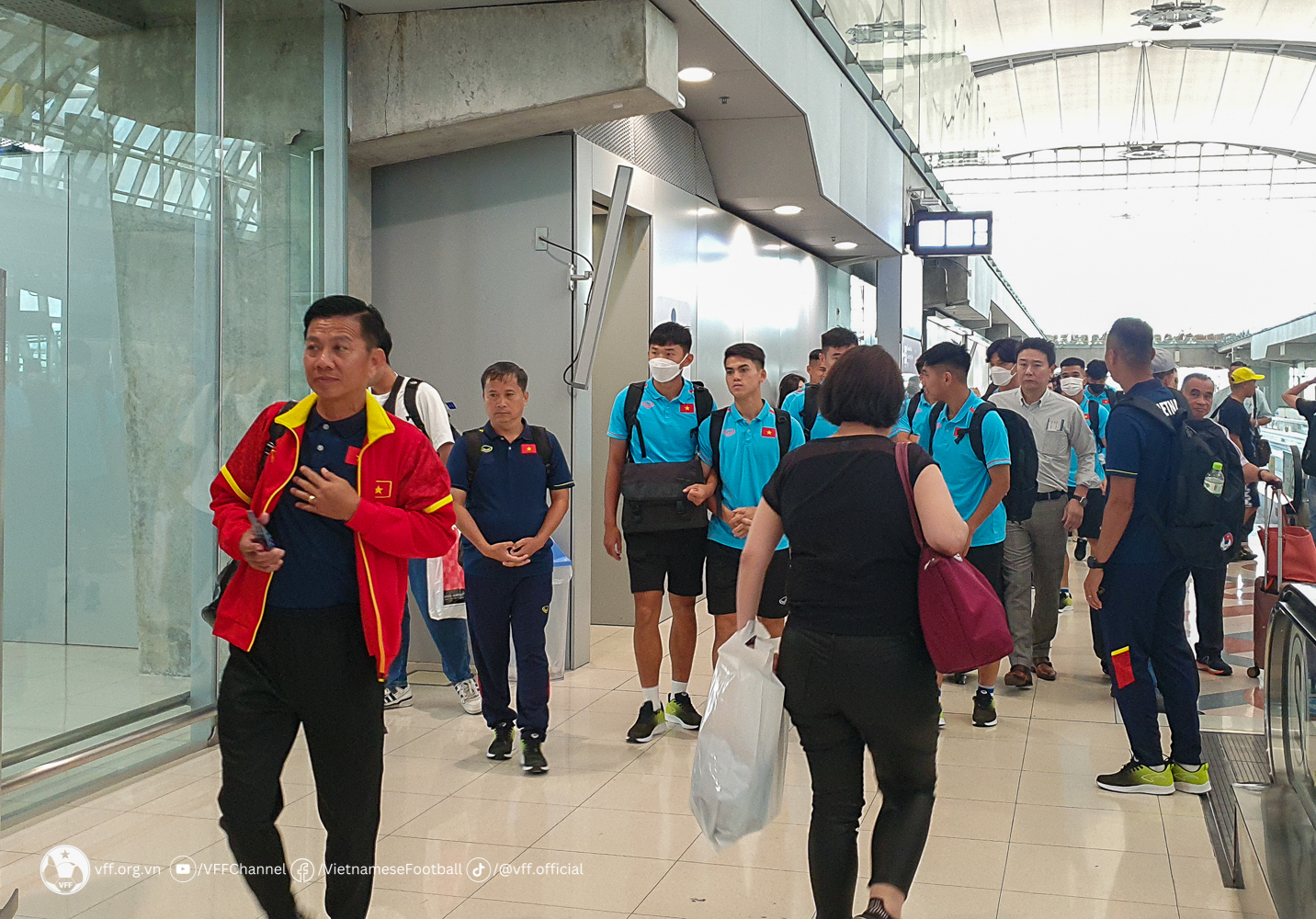 Thầy trò HLV Hoàng Anh Tuấn đã có mặt tại Thái Lan để chuẩn bị cho giải vô địch U23 Đông Nam Á 2023 - Ảnh: VFF