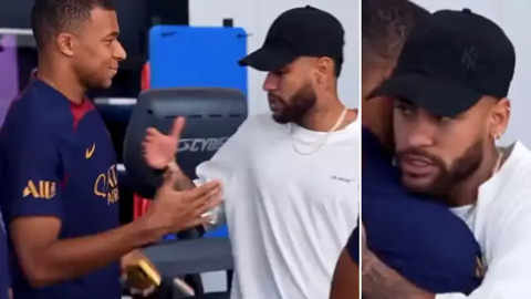 Neymar và Mbappe chia tay trong 'cái ôm lạnh lùng nhất mùa hè' 