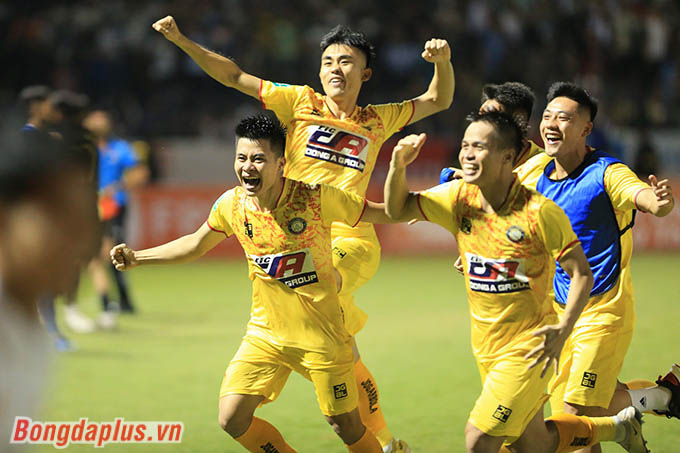 Niềm vui của các cầu thủ Thanh Hóa khi vô địch Cúp Quốc gia 