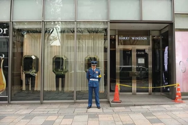 Tiệm kim hoàn Harry Winston ở Tokyo, nơi Wright và đồng bọn thực hiện vụ trộm vào năm 2015.