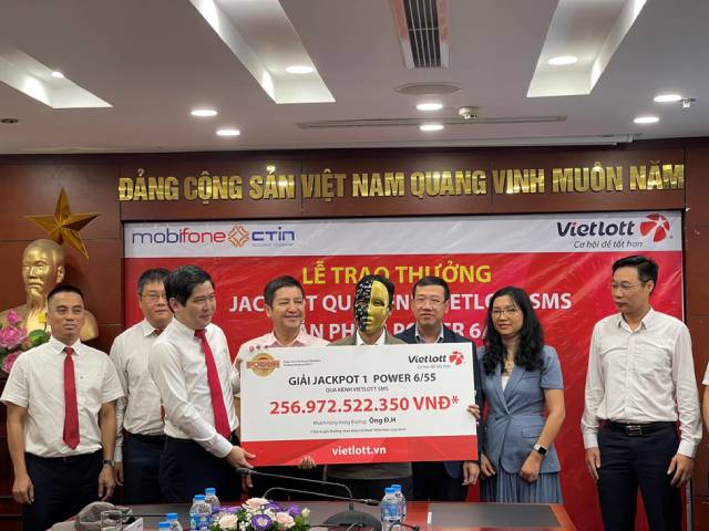 Ông Đ.H nhận giải Jackpot trị giá hơn 256 tỷ đồng