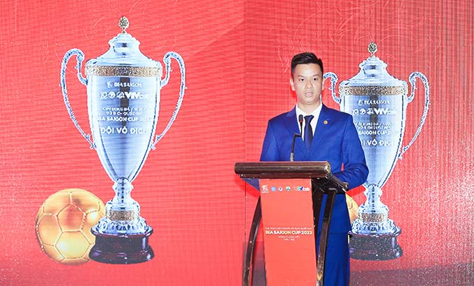Ông Phạm Ngọc Tuấn - Tổng giám đốc Vietfootball chia sẻ trong buổi lễ - Ảnh: Đức Cường