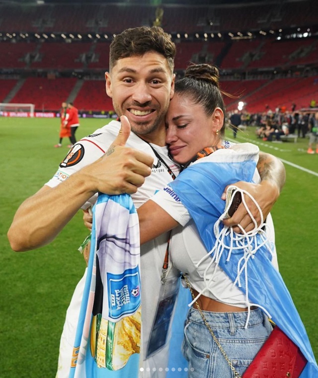 Karina từng rơi nước mắt khi chứng kiến bạn trai giành chức vô địch Europa League mùa trước, sau khi Sevilla đánh bại Roma ở trận chung kết