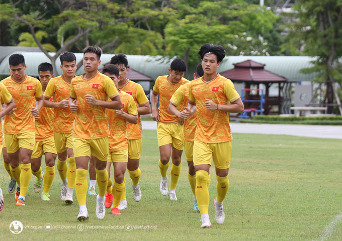 Với mật độ thi đấu hai ngày một trận nên các cầu thủ chỉ vận động với khối lượng vừa phải, chủ yếu giảm sức ỳ và giữ tinh thần thoải mái.