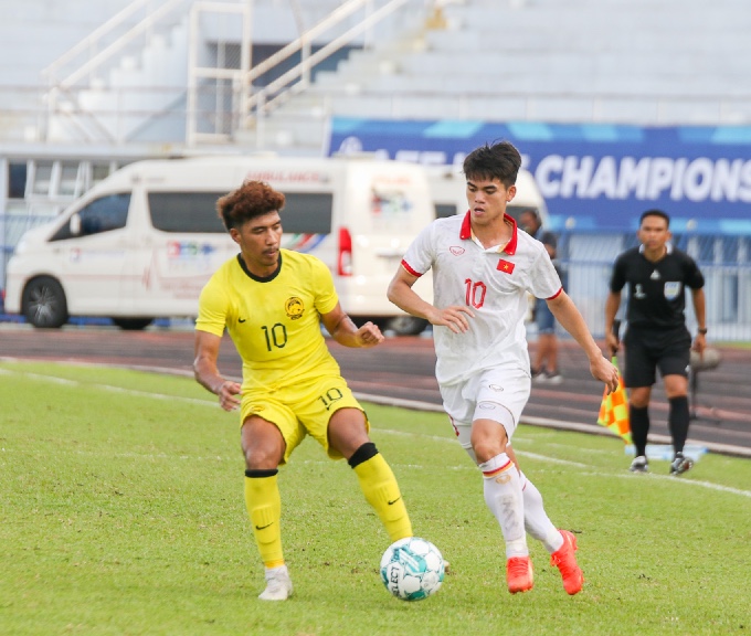 Khuất Văn Khang vẫn luôn là linh hồn trong lối chơi của U23 Việt Nam.