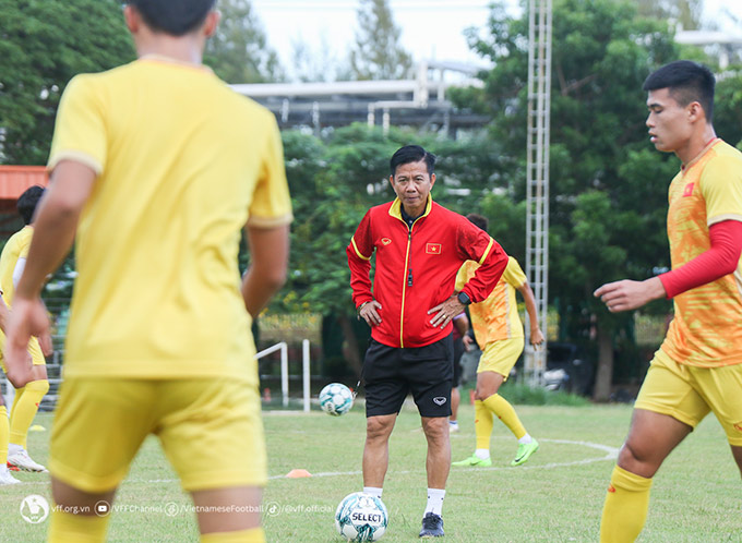 HLV Hoàng Anh Tuấn có thêm sự công nhận từ giới mộ điệu sau chức vô địch U23 Đông Nam Á - Ảnh: VFF 