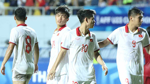 CĐV Indonesia hả hê Quốc Việt đá hỏng 11m, chê U23 Việt Nam giả vờ 