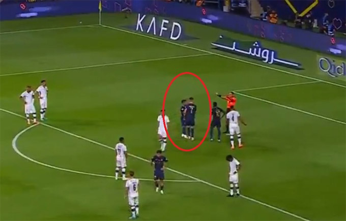 Nhường đồng đội đá penalty, Ronaldo bỏ qua cơ hội lập hat-trick thứ hai liên tiếp