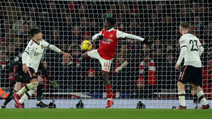 Arsenal (áo đỏ) đã thắng MU 3-2 ở lần gặp nhau gần nhất giữa hai đội tại Emirates