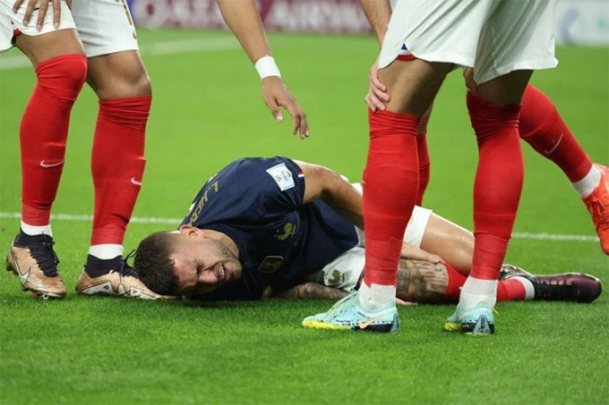 Lucas Hernandez dính chấn thương rất nặng tại World Cup 2022 và phải nghỉ thi đấu 9 tháng