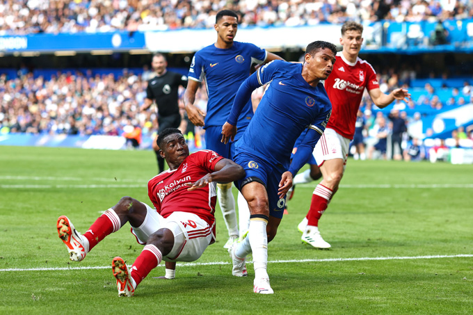 Thiago Silva mắc lỗi khiến Chelsea thua đau Nottingham