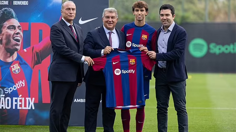 Joao Felix trong ngày ra mắt Barca