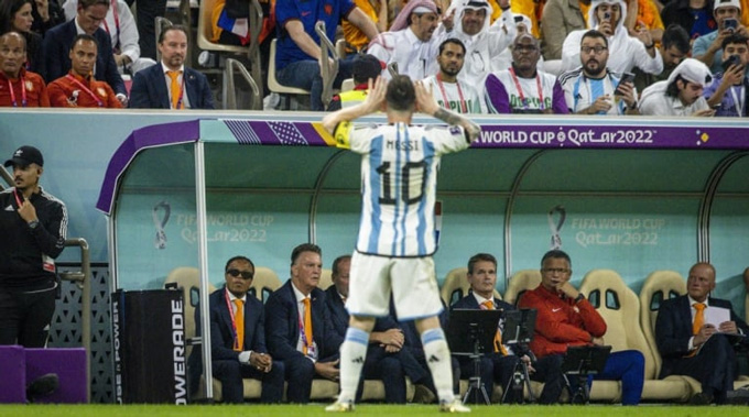 Messi từng ăn mừng khiêu khích hướng thẳng về Van Gaal tại World Cup 2022