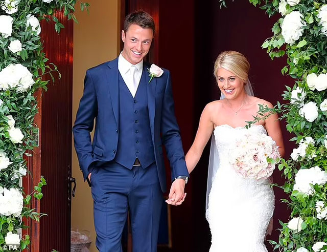 Evans có đám cưới trong mơ với McConnell vào năm 2013