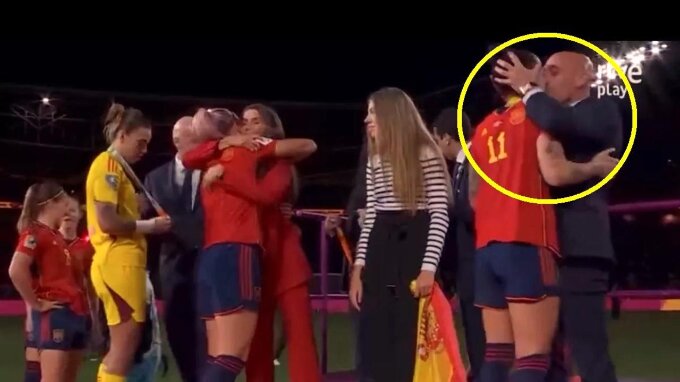 Luis Rubiales bị FIFA đình chỉ 90 ngày vì nụ hôn với nữ tiền đạo Jenni Hermoso.