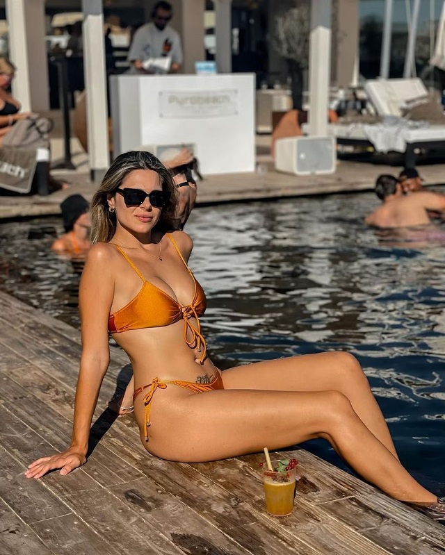 Ivana Icardi là người đẹp nổi tiếng trên MXH với 968.000 người theo dõi trên Instagram