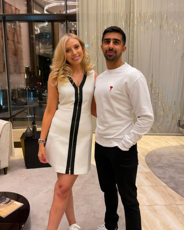 Ngôi sao của Sidemen Vickram Barn, người được biết đến với cái tên Vikkstar123, đã cầu hôn bạn gái Ellie Harlow trước khách sạn 7 sao mang tính biểu tượng của Dubai, Burj Al Arab vào năm 2021. Bạn gái của anh, Ellie, không thật sự nổi tiếng nhưng cũng thường xuyên xuất hiện trong các video YouTube của chồng sắp cưới và tại các sự kiện thảm đỏ.