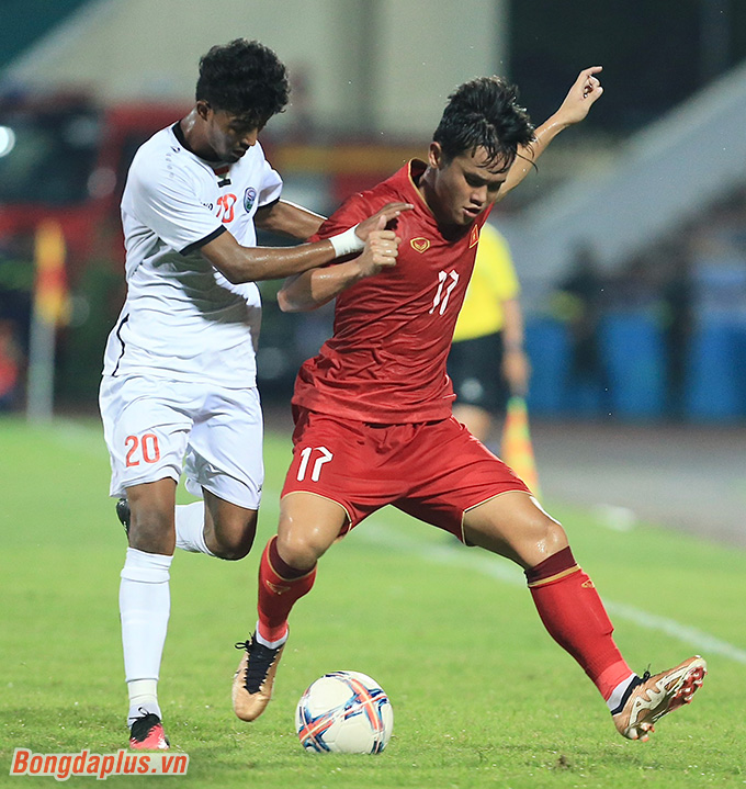 U23 Việt Nam vấp phải sự chống trả đến từ U23 Yemen - Ảnh: Đức Cường