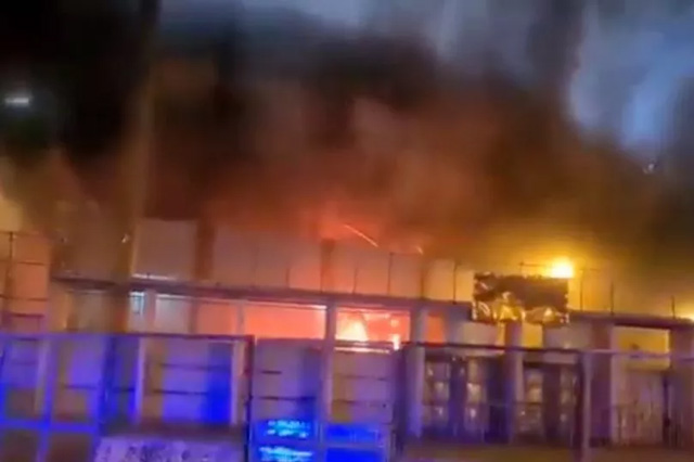 SVĐ Erasmo lacovone bị hooligan đốt cháy