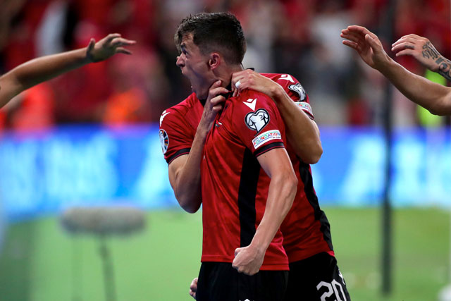 Niềm vui của các cầu thủ Albania