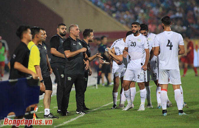 Hiệp đấu chứng kiến Palestine sẵn sàng vào bóng rát, quyết liệt trong va chạm với cầu thủ Việt Nam 