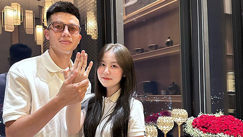 Cựu trung vệ U23 Việt Nam cầu hôn bạn gái xinh đẹp như người mẫu Hàn Quốc