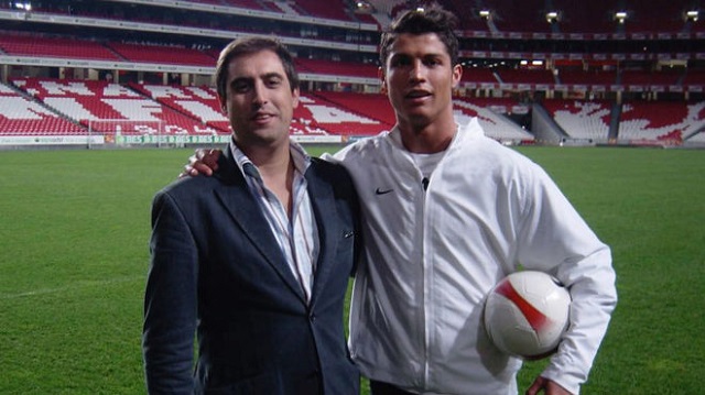 Nuno Luz chụp ảnh cùng Ronaldo khi cầu thủ này còn khoác áo MU