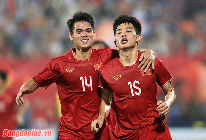 Đình Bắc đưa U23 Việt Nam vượt lên dẫn trước - Ảnh: Đức Cường 