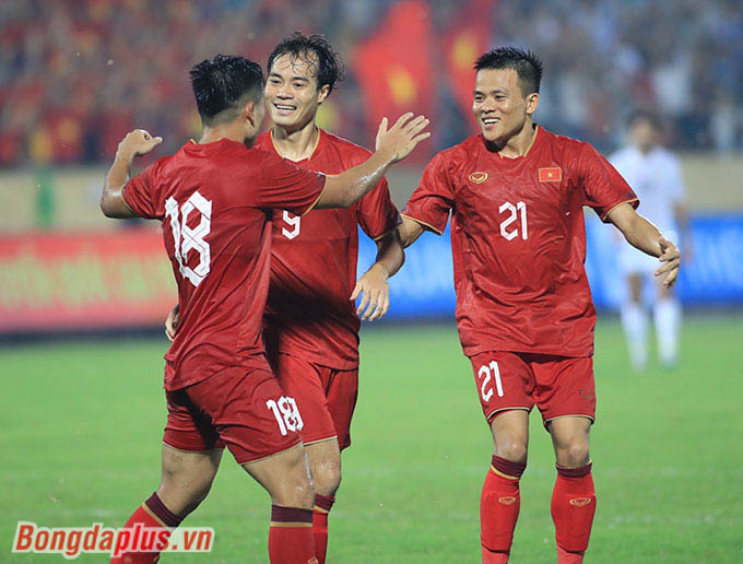 Niềm vui của các cầu thủ ĐT Việt Nam khi đánh bại Palestine với tỷ số 2-0 