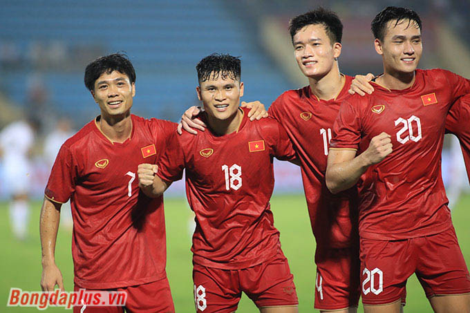 Các cầu thủ ĐT Việt Nam có chiến thắng thứ 3 liên tiếp mà không thủng lưới lần nào dưới thời HLV Philippe Troussier 