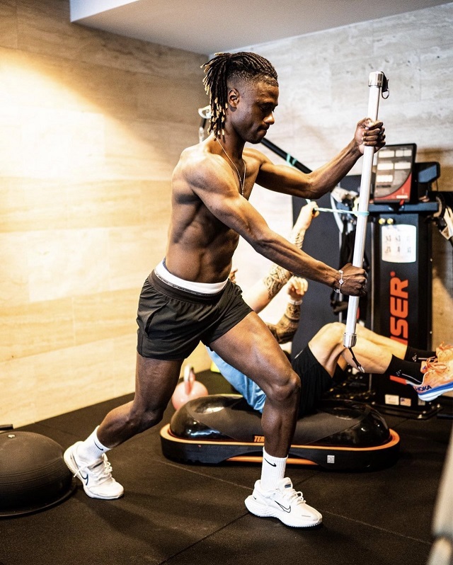 Cầu thủ người Pháp rất chăm tập gym để tăng cường cơ bắp