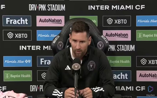 Đoạn video cho thấy Messi bỗng dưng nói tiếng Anh rất trôi chảy