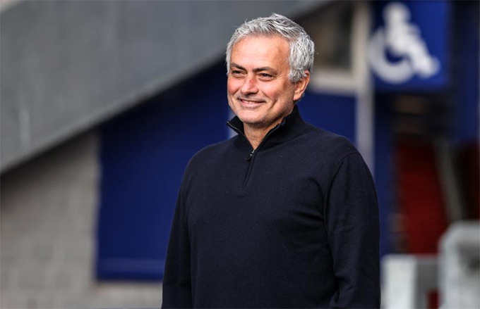 "Người đặc biệt" Jose Mourinho nằm trong Top 6 HLV đắt giá nhất.