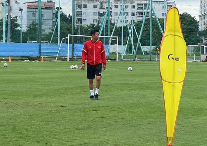 HLV Hoàng Anh Tuấn xây dựng lối chơi kiểm soát bóng cho Olympic Việt Nam