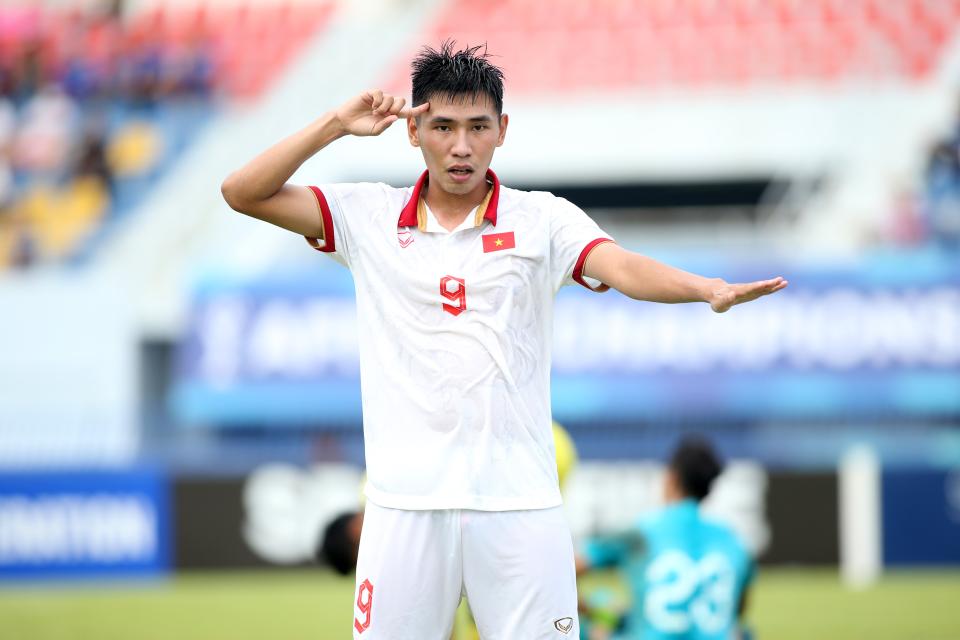 Với thành tích ấn tượng tại U23 Đông Nam Á 2023, Đinh Xuân Tiến là ngôi sao đáng chú ý của Olympic Việt Nam tại ASIAD 2023 - Ảnh: VFF 