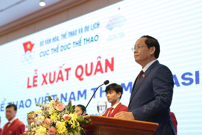 Phó Chủ tịch Quốc hội Trần Quang Phương giao nhiệm vụ cho Đoàn thể thao Việt Nam - Ảnh: Quang Tùng