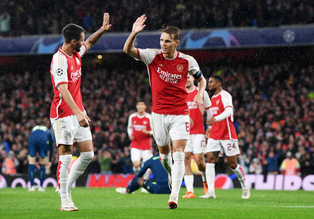 Arsenal có thắng lợi ấn tượng 4-0 trước PSV ở ngày ra quân