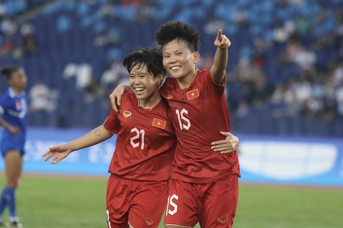 Niềm vui của Bích Thuỳ khi ghi bàn thắng cho tuyển Việt Nam. Ảnh: Đức Thiện