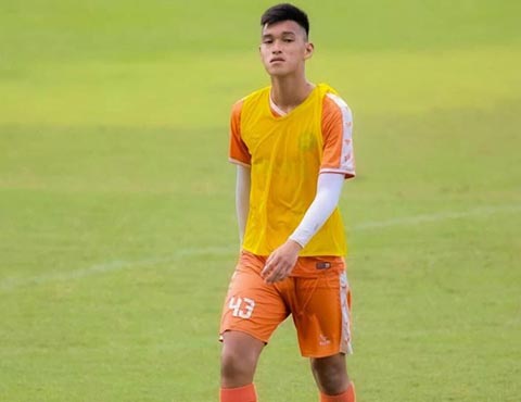 Trung vệ Văn Hưng trở lại khoác áo SHB.ĐN sau 1 năm thi đấu cho Quảng Nam sẽ giúp hàng thủ đội bóng sông Hàn chắc chắn hơn