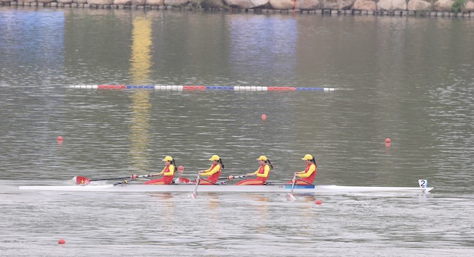 Đội nữ Việt Nam giành HCĐ môn rowing. Ảnh: Hoàng Linh