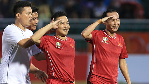 Hồng Sơn, Văn Quyết, Quang Hải tỏa sáng trong trận đấu nhiều huyền thoại bóng đá Việt Nam