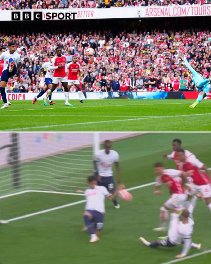 Sau khi đá phản lưới nhà (ảnh trên), Romero lại để bóng chạm tay trong vòng cấm (ảnh dưới)