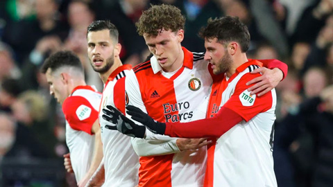 Đại thắng 4-0, Feyenoord vùi sâu Ajax vào khủng hoảng