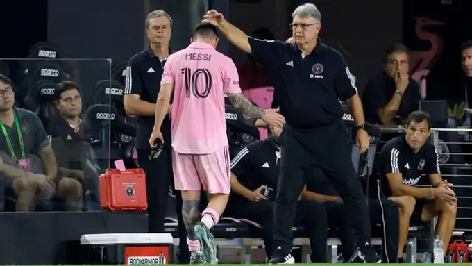 Messi đã phải rời sân sớm ở trận gặp Toronto vì chấn thương tái phát