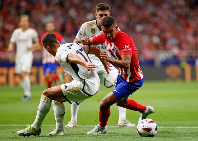 Không chỉ vậy, Lino còn xé toang hàng phòng ngự của Real Madrid bằng tốc độ và lối chơi trực diện.